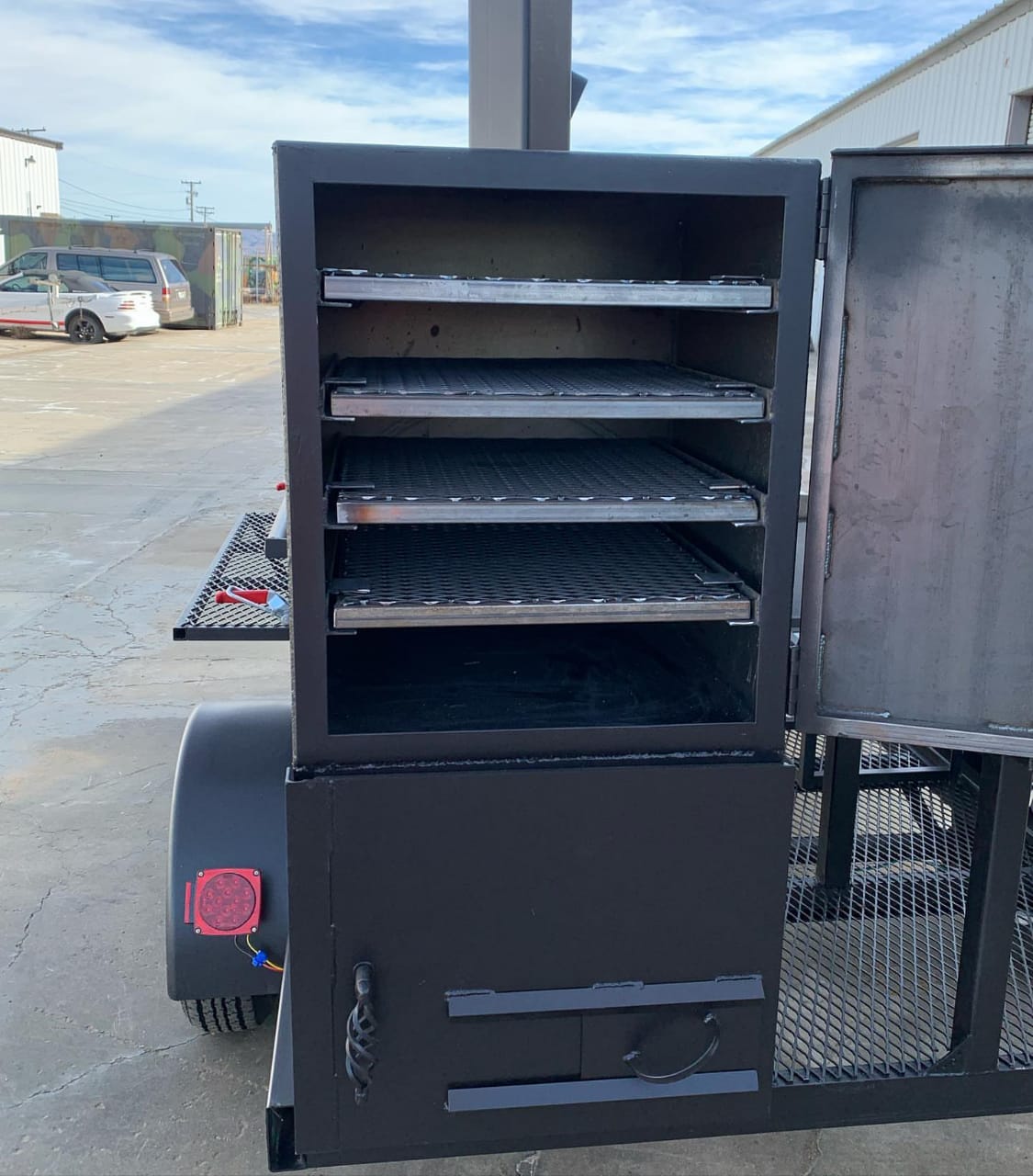 🔥 250-Gallon Offset Smoker with Insulated Firebox, Wood Storage & Santa Maria Grill - Image 4