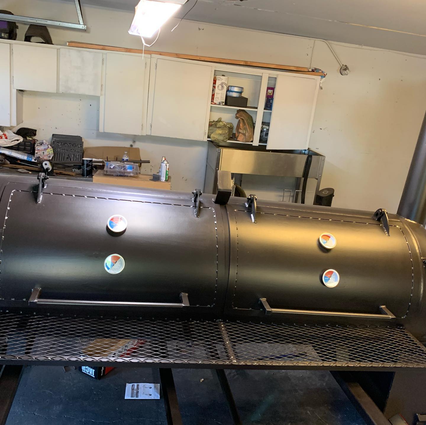 🔥 400-Gallon Offset Smoker with Insulated Firebox & Wood Storage - Image 3